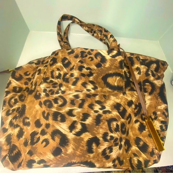 Vince Camuto Beach Bag - Picture 9 of 9